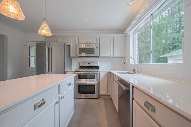 Building Photo - 3 Sandpebble Dr