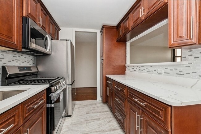 Building Photo - 6700 S South Shore Dr