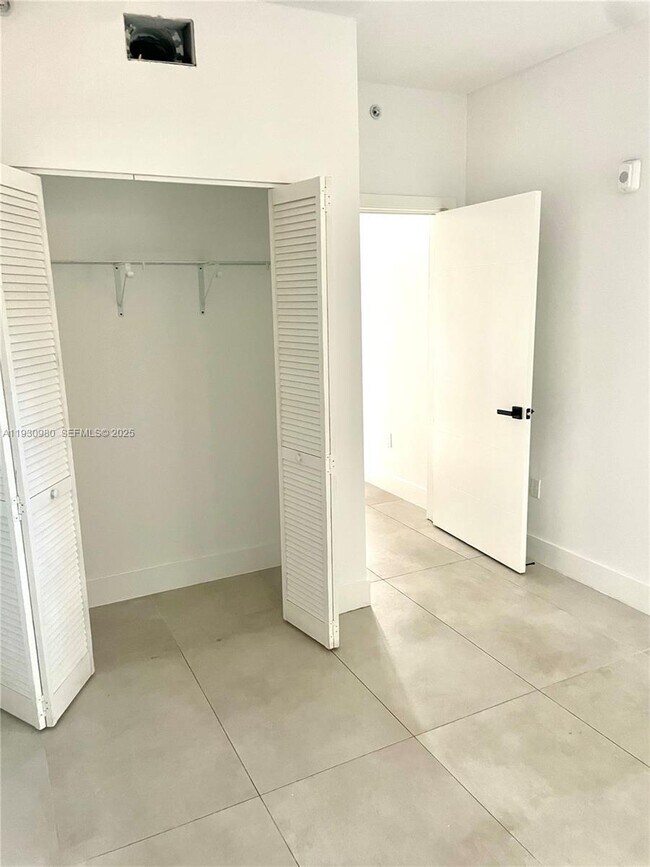 Building Photo - 1547 NW 2nd St