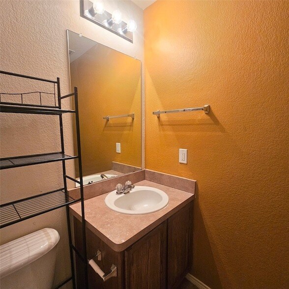 Building Photo - 10741 Traymore Dr