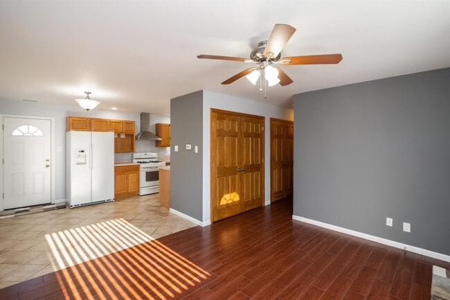 Building Photo - 3 bedroom / 1 bathroom Home for rent in Hobart