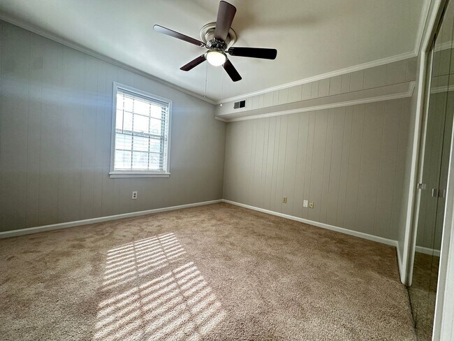 Building Photo - Condo for rent in Vestavia Hills