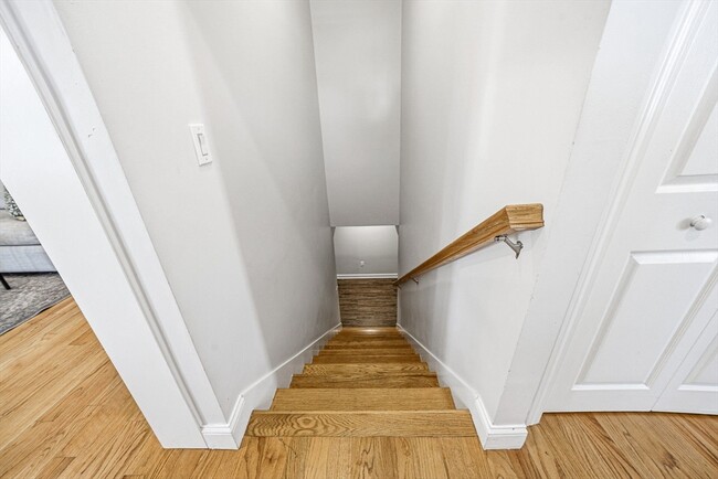 Building Photo - 659 Moody St