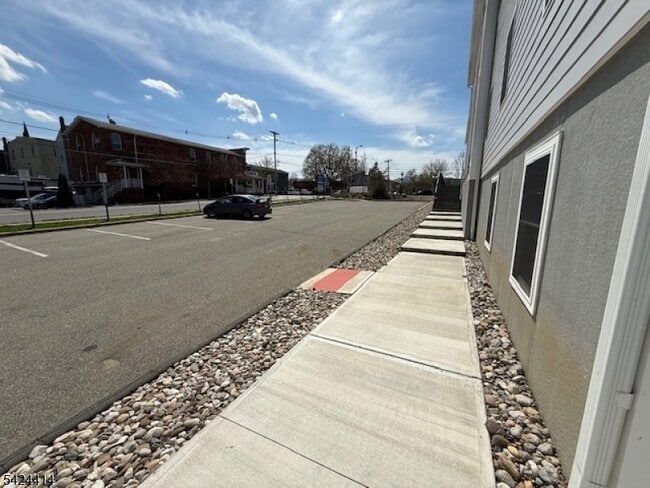 Building Photo - 237 Main St