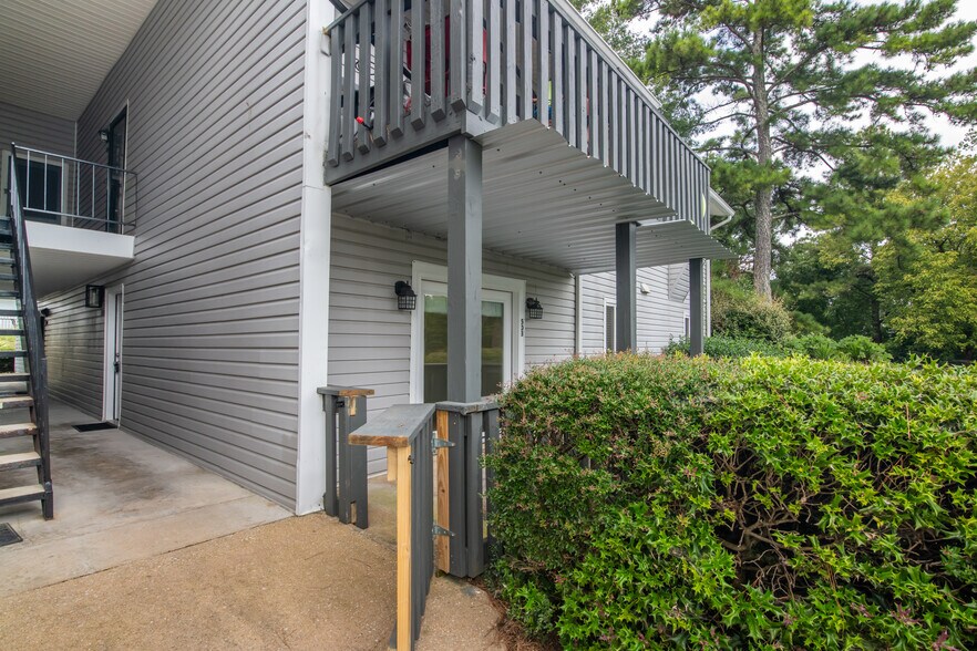 Building Photo - 500 Woodland Dr