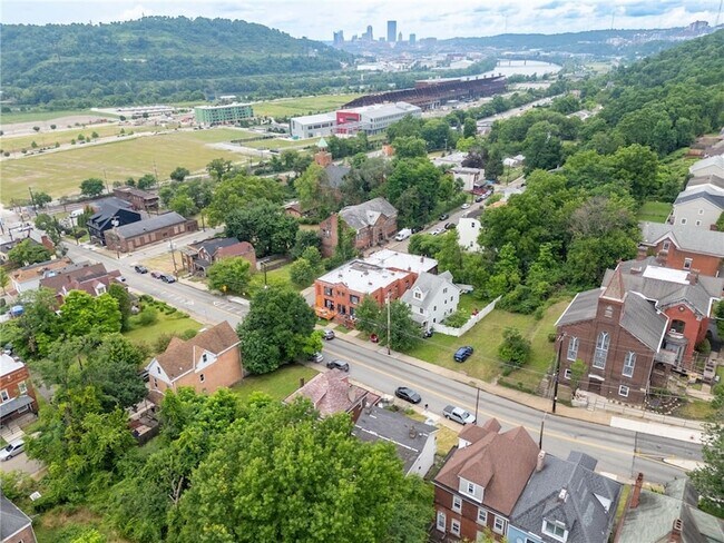 Building Photo - 160 Hazelwood Ave