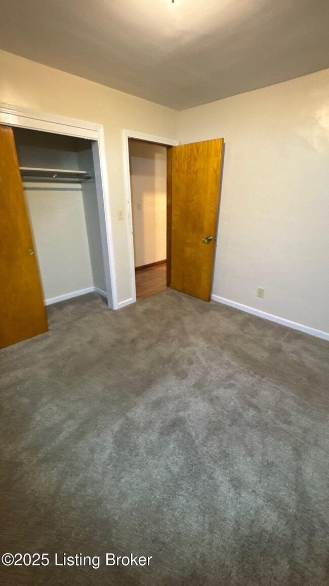 Building Photo - 6001 Applegate Ln