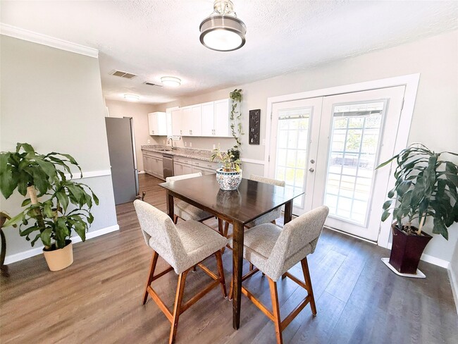 Building Photo - 307 Bellmar Ln