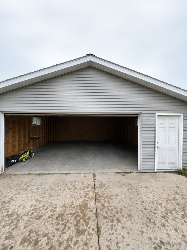 Building Photo - 607-701 Woodbine Ave