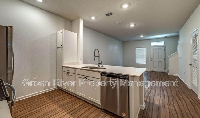 Building Photo - 827 Rivertree Pl
