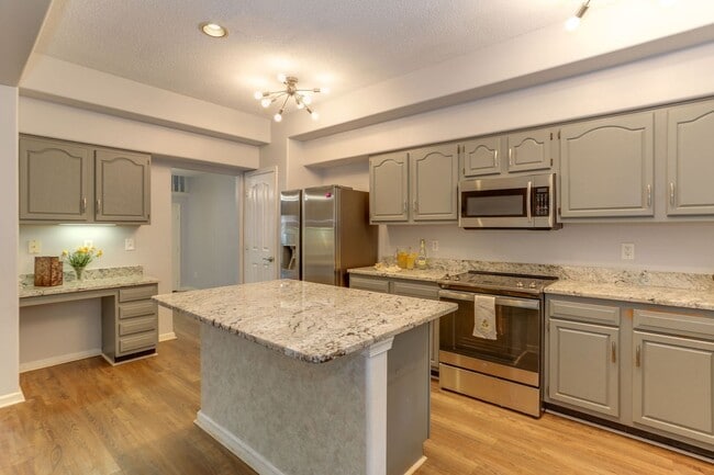 Building Photo - 119 Brassie Dr