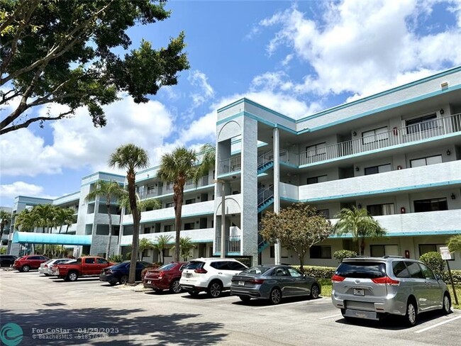 Building Photo - 4725 Lucerne Lakes Blvd