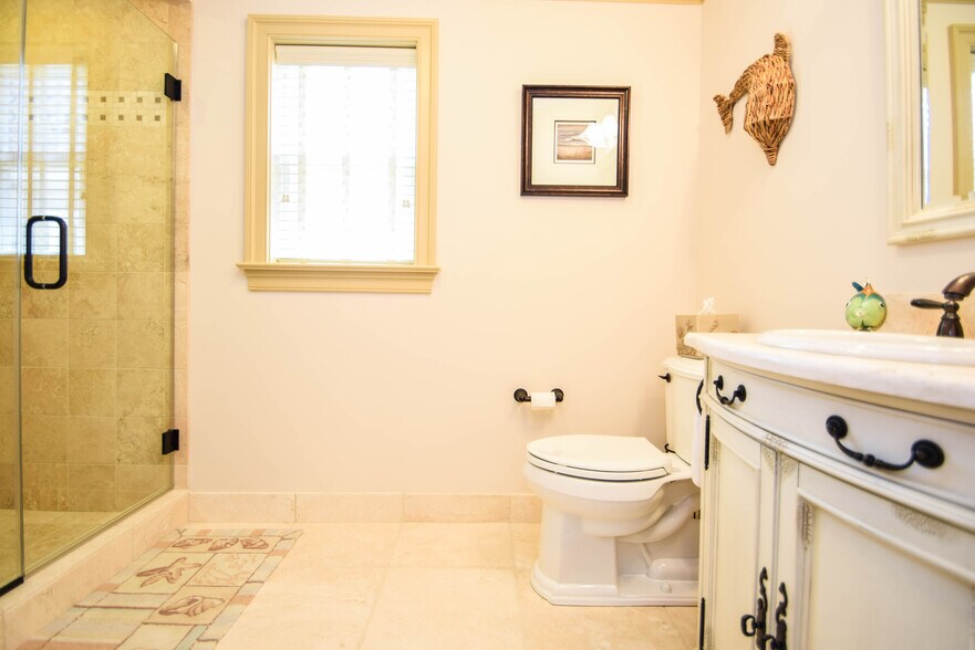 Building Photo - 11 S 31st Ave