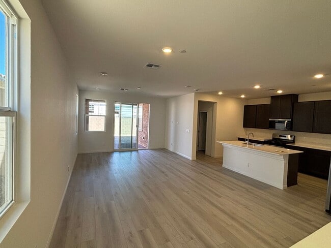 Building Photo - Modern Inspirada Living – 4 Bed Home with Loft & Downstairs Suite