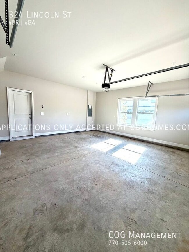 Building Photo - 324 Lincoln St