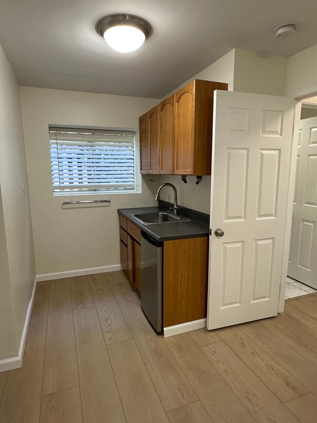 Building Photo - 1326 Clifton St