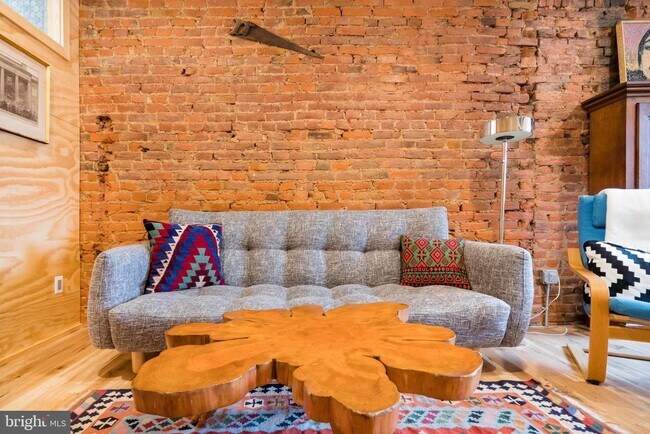 Building Photo - 1912 E Cumberland St