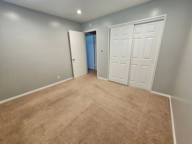 Building Photo - 4BD/2BA Available Near El Dorado Park!!
