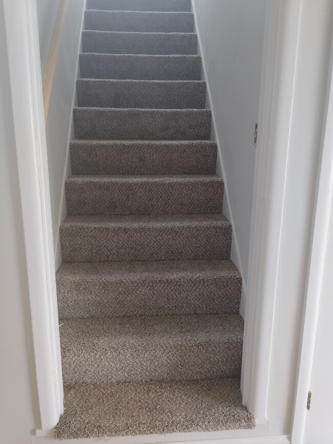 Building Photo - 523 Lincoln Ave