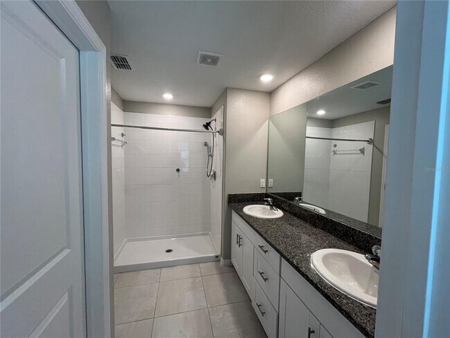 Building Photo - 241 Argyll Dr