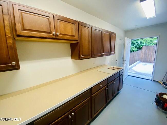 Building Photo - 720 Brossard Dr