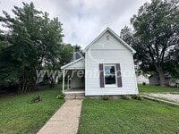 Building Photo - 702 Sandusky-