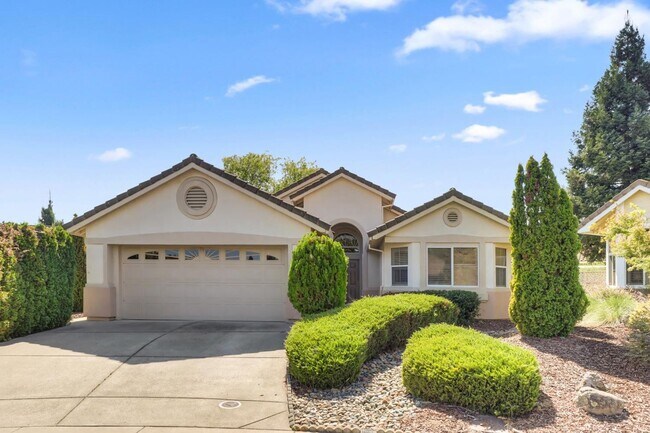 Primary Photo - Charming Country Rose Home Located in Sun ...