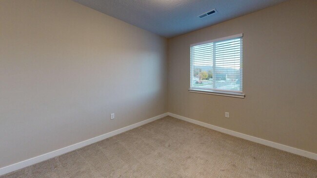 Building Photo - Draper Mills Townhome Available Soon!