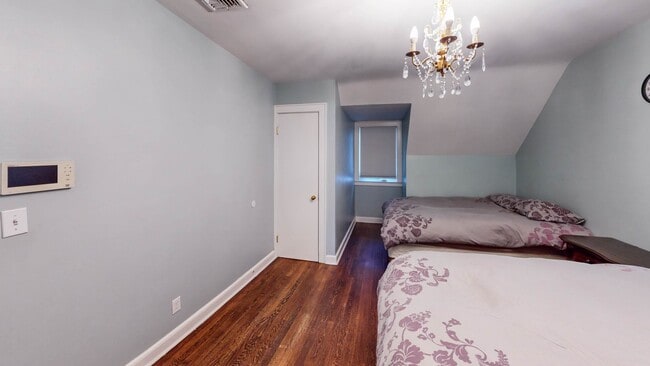 Building Photo - Gorgeous 4-Bed 2-Bath in Beaver Hills