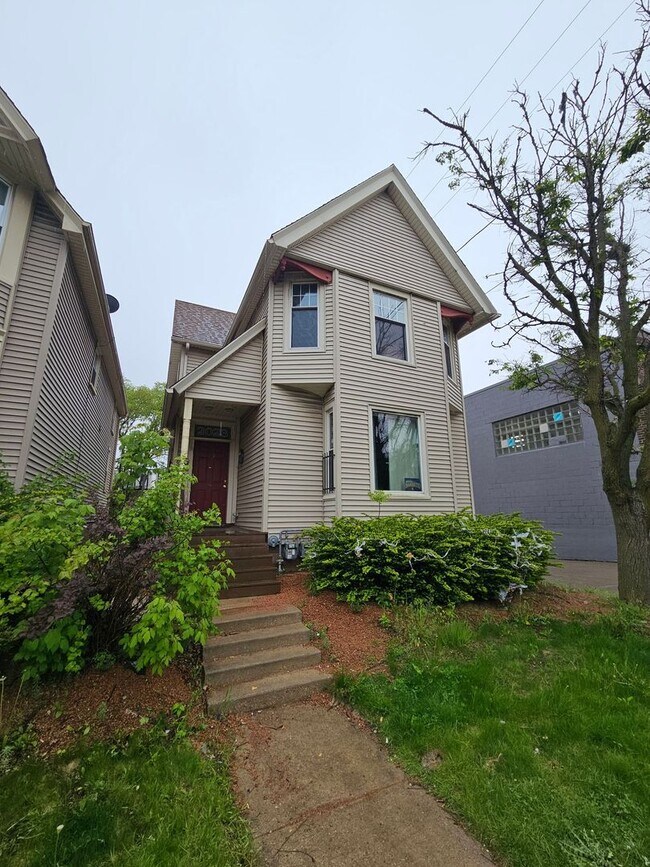 Primary Photo - 2023 W Michigan St