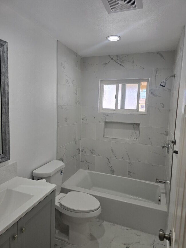 Building Photo - Beautiful Rental in Garden Grove