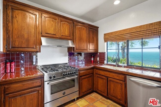 Building Photo - 4211 Avenida De La Encinal