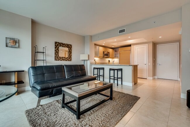 Building Photo - Turnberry Towers 1904E-Strip/Golf/City Views from this Fully Furnished 1Bd Residence