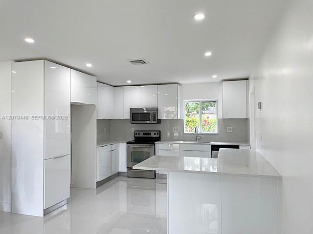 Building Photo - 15900 SW 102nd Ave
