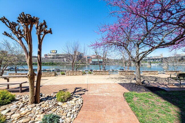 Building Photo - Knoxville 37920 - Riverfront Condo for Rent - 2 Bedroom, 2 Bath - CityView at Riverwalk - Contact...