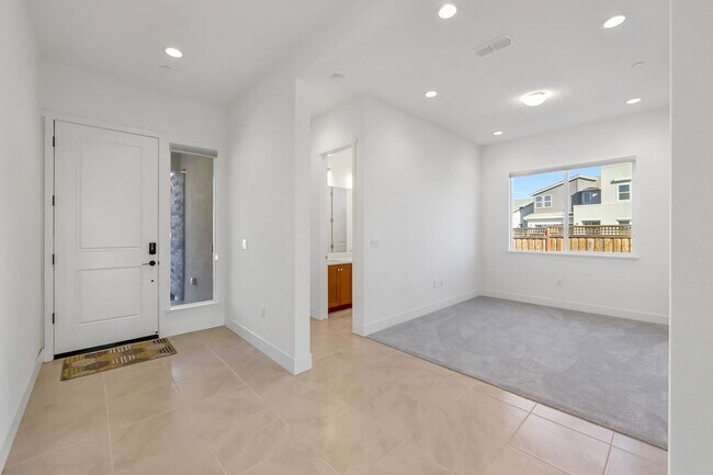 Building Photo - Beautiful Corner Lot 3 Bed 3 Bath Home