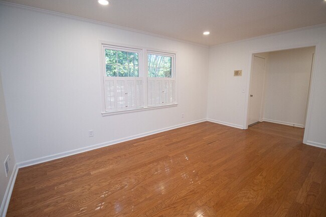 Building Photo - Renovated 5BR Home Minutes from Downtown Columbia | Two Full Kitchens + Fenced Yard ~ Available M...