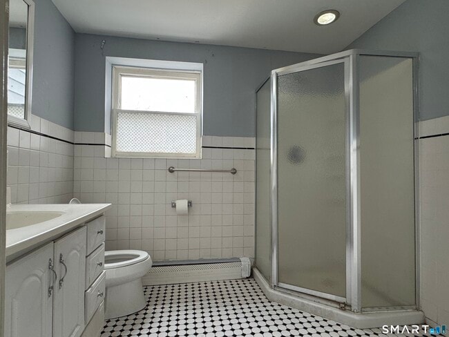 Building Photo - 158 River Rd