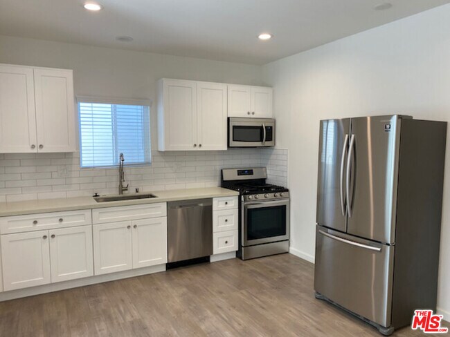 Building Photo - 1112 Meadowbrook Ave