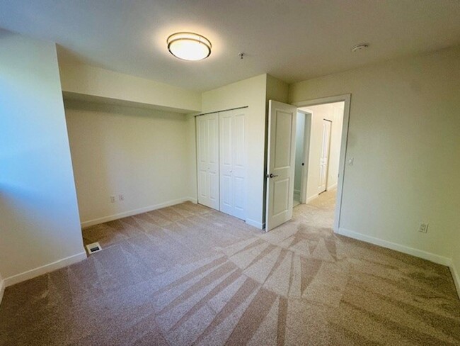 Building Photo - 3bd/2.5ba Issaquah Townhome