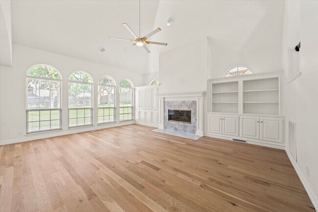 Building Photo - Exclusive Luxury Lease-124 N Crosstimber T...