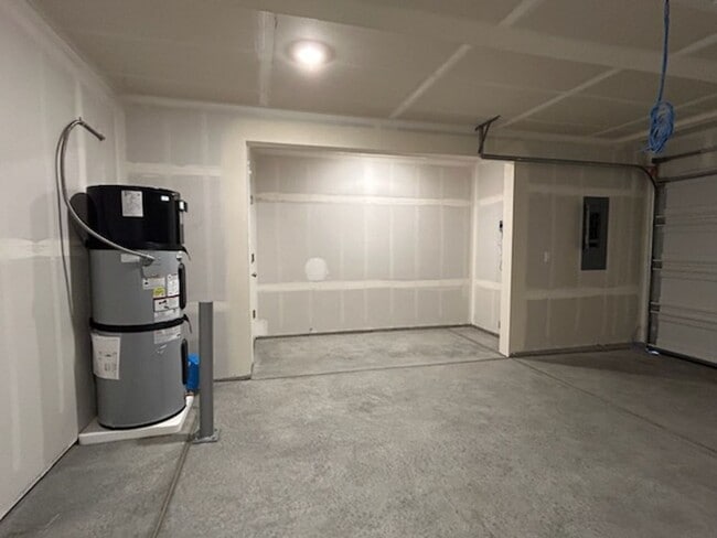 Building Photo - Brand New & Beautiful- 4 bed/2.5 ba + Loft, EV Garage Charging, Quartz Countertops, Fenced Yard!