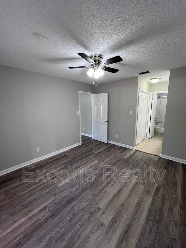 Building Photo - 157 Maranatha Cir
