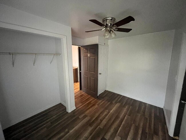 Building Photo - 1507 Ave I