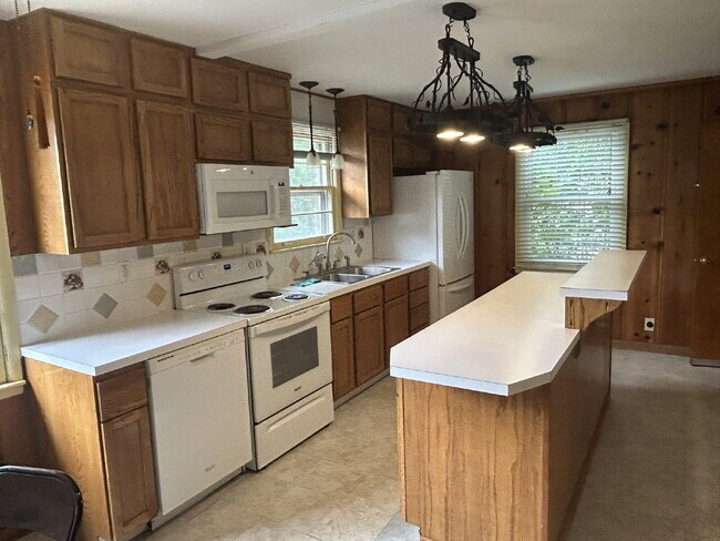 Building Photo - Charming Home in Hermitage