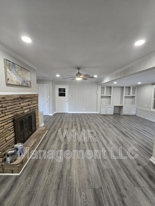 Building Photo - 420 Downey Pl