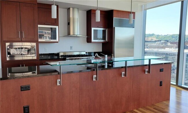 Building Photo - 550 Market St