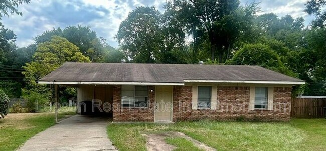 Building Photo - 1102 Cloverdale Dr