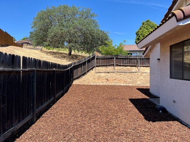 Building Photo - 309 Oak Meadow Ln