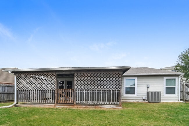 Building Photo - 15337 Tyler Mill Dr